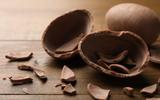 Chocolate é alvo de críticas e levanta a dúvida: ainda vale a pena comprar barras e ovos de Páscoa em 2025?