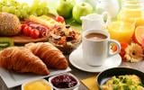 Sou nutricionista e garanto: você deve tomar o café da manhã antes desse horário se quiser ter um coração mais saudável