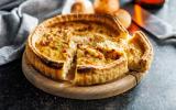 Sobrou frango do almoço? Aproveite o ingrediente para preparar uma deliciosa quiche com massa que desmancha na boca