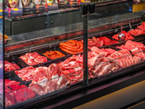Após meses de alta, o preço da carne pode ficar mais acessível no Brasil: "beneficiando o padrão de vida e o consumo de carne vermelha", afirma Rockenmeyer
