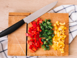 Como fatiar alimentos até ficarem bem finos? Este acessório inusitado é a solução