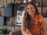 Aos 44 anos, Paolla Oliveira tem casa de 1,7 mil m² no Rio de Janeiro, envolta pela vegetação nativa da Barra da Tijuca, com ambientes integrados, obras minimalistas e objetos que contam sua trajetória