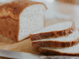 Quer que o pão dure mais? Confeiteira revela qual o lugar da cozinha onde você nunca deve guardá-lo