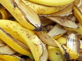 Polvilhei sal na casca de banana - não consigo deixar de me maravilhar com a minha engenhosidade: o truque perfeito para os preguiçosos de verdade