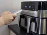 Mais modernidade na cozinha! Air fryer WAP com painel digital e 12 funções está com 49% de desconto