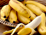 As bananas são ricas em potássio, mas será melhor comê-las de manhã ou à noite?