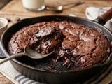 Brownie quente de frigideira: essa sobremesa perfeita para o frio não vai durar 5 minutos depois de pronta, aposto com você