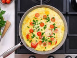 Café da manhã com 3 ovos e um tomate nunca pareceu tão gostoso e fácil de preparar, salva qualquer manhã corrida