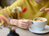 O que acontece com o seu corpo ao colocar uma pitada de canela na primeira xícara de café do dia