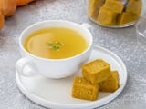 Pare de comprar caldo pronto! Aprenda a fazer cubinhos de caldos caseiros em passos simples e tenha-os sempre à mão no congelador