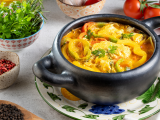 Nem inox e nem antiaderente, esta é a panela certa para fazer moqueca!