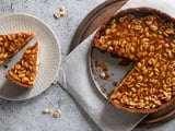 A melhor sobremesa de amendoim que já fiz para a Festa Junina veio dessa receita de torta de pé de moleque do TudoGostoso