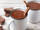 Minha avó fazia esse chocolate quente inusitado e era o maior sucesso entre os netos, agora faço pros meus filhos e eles amam!