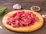 Como amaciar a carne em 5 minutos: o truque de cozinha que salva um pedaço duro antes do cozimento