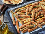 A melhor receita de abobrinha crocante: feita no forno em poucos minutos, você vai querer fazer essa delícia toda semana