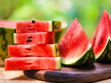 O que acontece com o seu corpo se você comer as sementes da melancia? A resposta vai te surpreender!