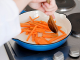 Você sabia que existe um tipo de panela que ajuda a não queimar a comida? Te contamos o segredo!