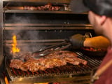 Todo mundo faz errado: 5 erros no churrasco que podem arruinar até os melhores cortes de carne