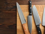 Facas de cozinha como novas: a técnica para devolver o corte com precisão em segundos