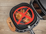 5 alimentos que você nunca deve colocar na air fryer (o terceiro pode até danificar o aparelho)