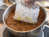 A carne moída engordurada ficou para trás: 3 truques do TudoGostoso para remover o excesso de gordura de qualquer refogado