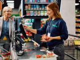 Os psicólogos concordam: as pessoas que evitam os caixas de autoatendimento no supermercado não são antissociais; na verdade, elas estão buscando interação social