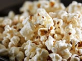 Como fazer pipoca sem usar óleo e sem queimar o milho? Com esse passo a passo fica muito fácil e menos calórico