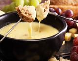 Fondue de queijo fácil e delicioso