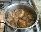 Frango delicioso com batatas na panela