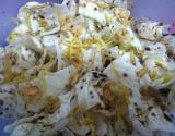 Salada de repolho com gengibre frito e shoyu