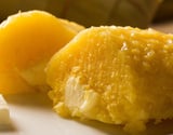 Pamonha salgada com queijo cremoso tradicional que já sai recheada