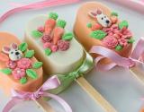 Cake pop de bolo de cenoura