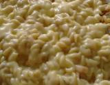 Macarrão com atum ao molho branco e queijo mussarela
