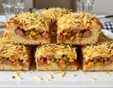 Torta de forno de cachorro-quente: lanche de liquidificador prático para o Dia das Crianças