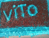 Bolo de chocolate com recheio de brigadeiro e coberto com chantilly