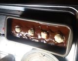 Torta de bolacha de chocolate com recheio branco