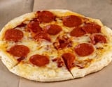 Pizza na airfryer individual com massa caseira prática e rápida com fermento químico