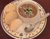 Caldo de feijão à moda goiana