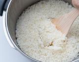 Arroz na panela de pressão em 5 minutos