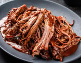Carne desfiada na panela de pressão que não fica seca para incrementar lanches e pratos