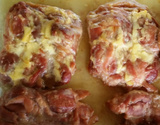 Coxas e sobrecoxas assadas com creme de cebola