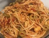Espaguete de pupunha ao molho de tomates pelados em cubo, cogumelo paris e alcaparras