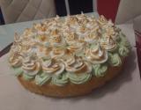 Bolo mousse de limão com merengue