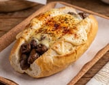 Pão de alho recheado que vai bem do churrasco no almoço ao futebol na TV