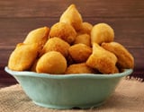 Massa de salgado frito básica e versátil que serve para coxinha, risole, bolinha de queijo e mais