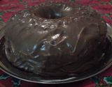 Bolo de jiló com cobertura de brigadeiro