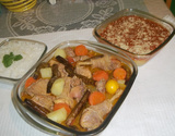 Galinha caipira com quiabo e legumes