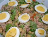 Salada de grão-de-bico com atum
