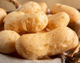 Biscoito de polvilho assado sequinho e crocante com queijo parmesão