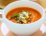 Caldo de abóbora com gorgonzola e creme de leite com sabor equilibrado